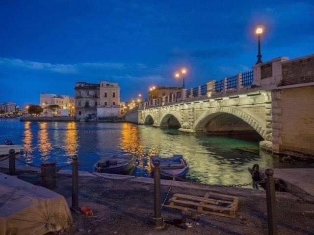 Suite Cavour Luxury Home Taranto Eksteriør bilde