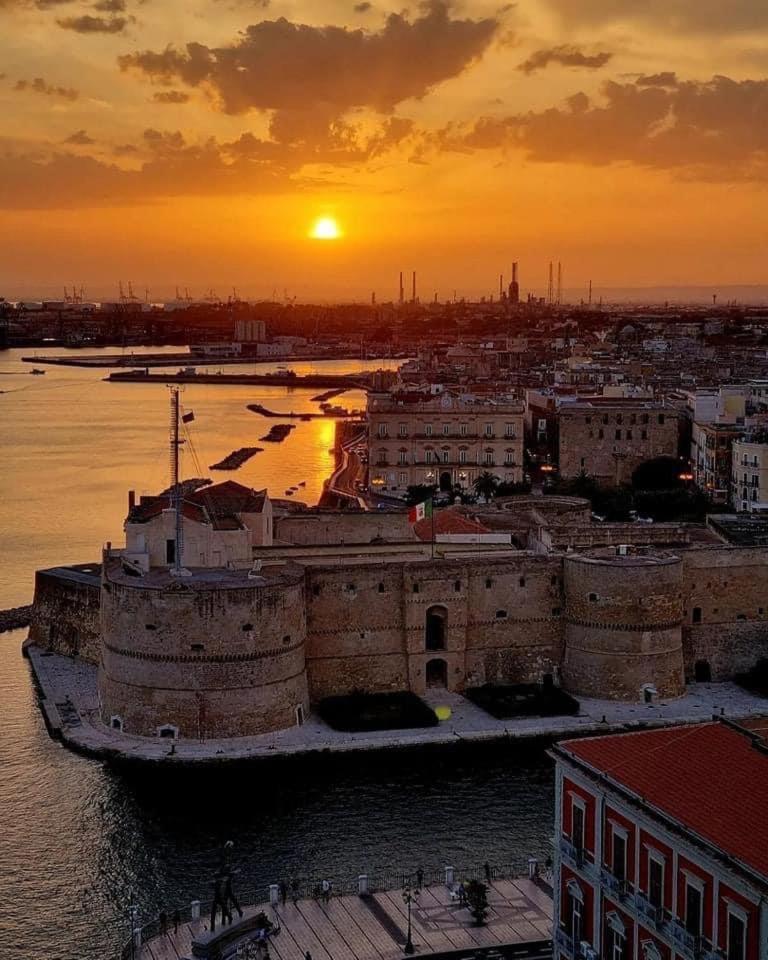 Suite Cavour Luxury Home Taranto Eksteriør bilde